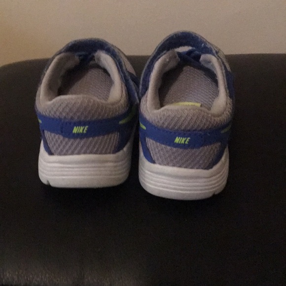 Nike - Picture 3 of 3